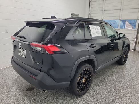 Used 2021 Toyota RAV4 XLE FWD image 4