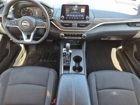 Used 2025 Nissan Altima 2.5 SV FWD image 25