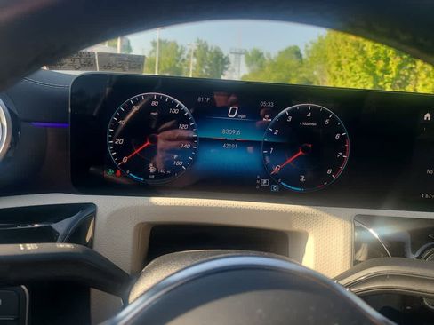 Used 2023 Mercedes-Benz CLA 250 4MATIC image 4