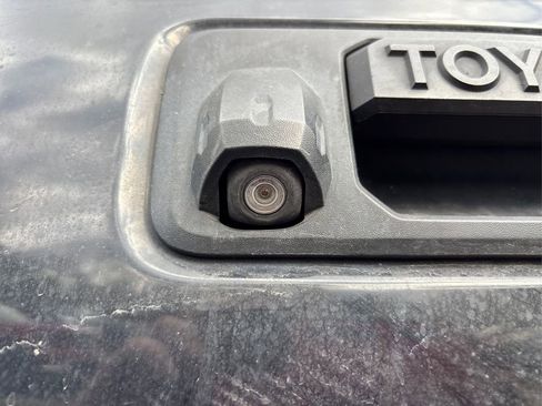 Used 2017 Toyota Tacoma Limited image 16