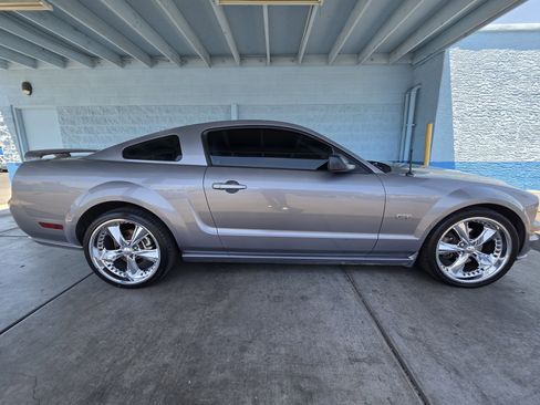 Used 2006 Ford Mustang GT Premium RWD image 2
