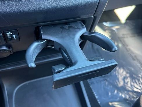 Used 2020 Toyota Sienna SE image 30