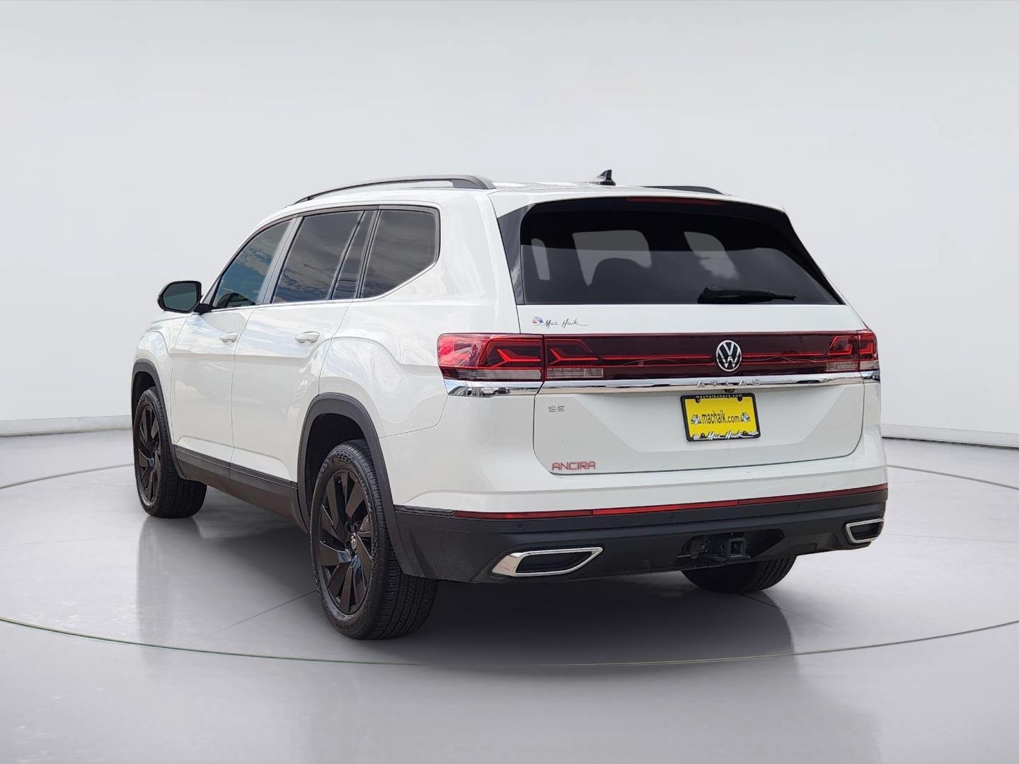 Used 2024 Volkswagen Atlas SE w/ Black Wheel Package FWD image 7