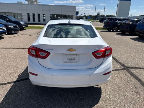 Used 2018 Chevrolet Cruze LT w/ Convenience Package FWD image 13