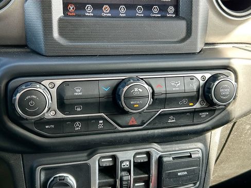 Used 2023 Jeep Wrangler Unlimited Sport AWD/4WD image 30