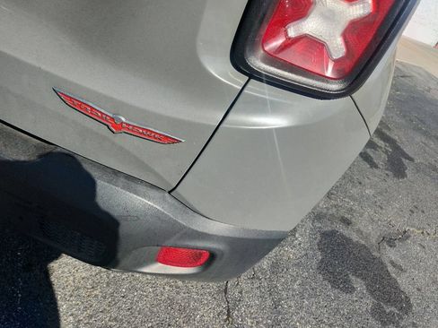 Used 2023 Jeep Renegade Trailhawk AWD/4WD image 5
