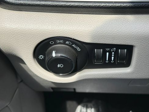Used 2020 Chrysler Pacifica Touring-L Plus FWD image 46