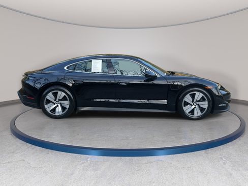 Used 2021 Porsche Taycan image 8