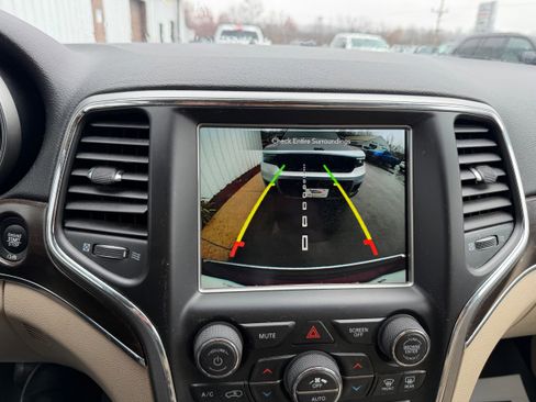 Used 2018 Jeep Grand Cherokee Limited image 9