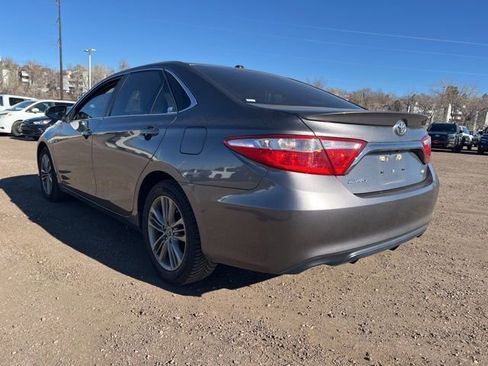 Used 2015 Toyota Camry SE image 3