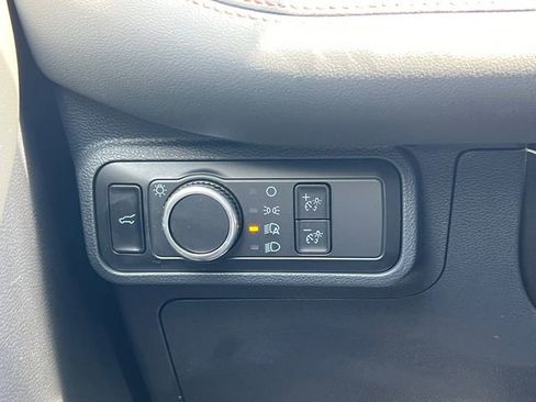 Used 2025 Ford Explorer Active AWD/4WD image 20