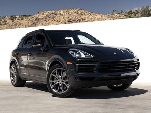 Certified 2023 Porsche Cayenne Platinum Edition AWD/4WD image 9