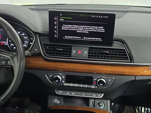 Used 2023 Audi Q5 2.0T Premium w/ Convenience Package AWD/4WD image 16