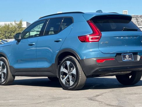 Certified 2025 Volvo XC40 B5 Plus image 7