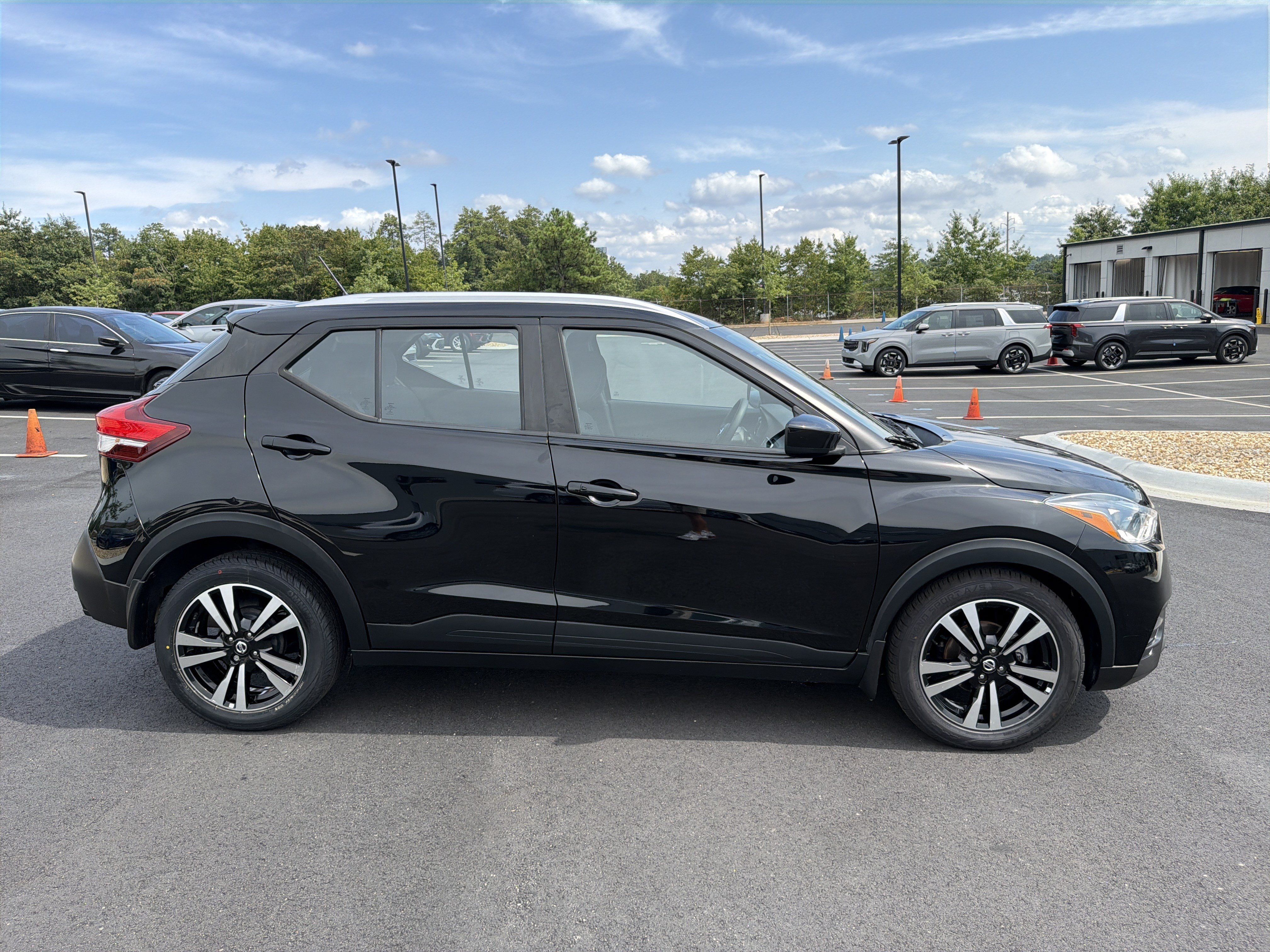 Used 2020 Nissan Kicks SV FWD image 8