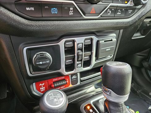 Used 2024 Jeep Wrangler Unlimited AWD/4WD image 26
