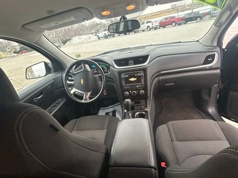 Used 2017 Chevrolet Traverse LT image 6
