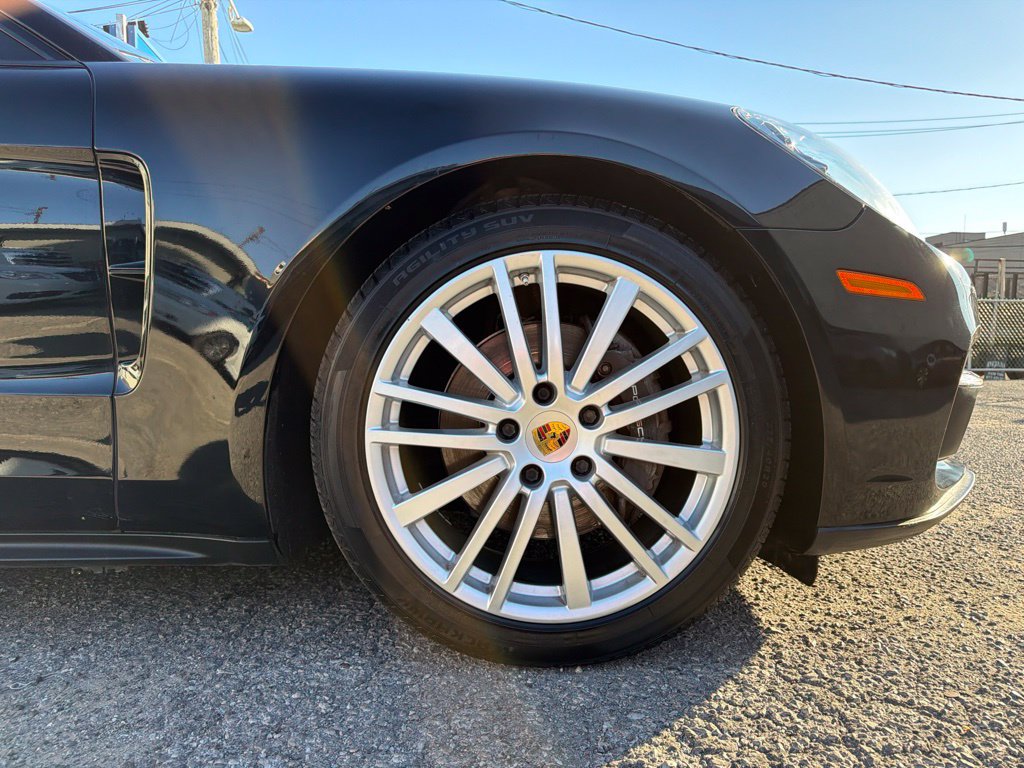 Used 2018 Porsche Panamera RWD image 13