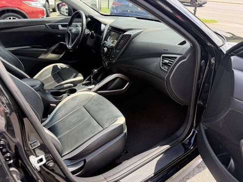 Used 2013 Hyundai Veloster Turbo FWD image 11