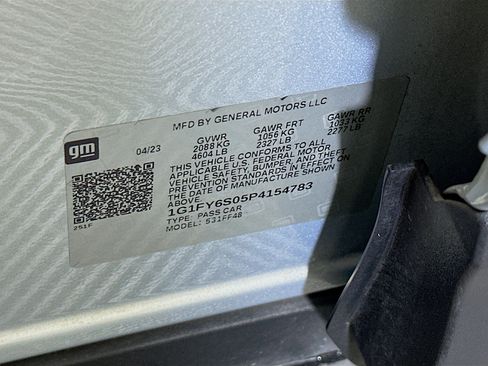 Used 2023 Chevrolet Bolt EUV LT w/ Convenience Package FWD image 12