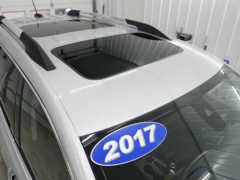 Used 2017 GMC Acadia Denali image 2