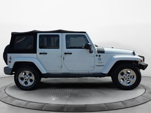 Used 2015 Jeep Wrangler Unlimited Sahara w/ Connectivity Group AWD/4WD image 6