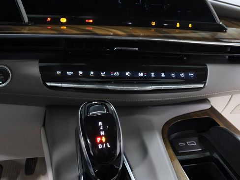 Used 2024 Cadillac Escalade ESV Sport Platinum w/ LPO, ONYX Package AWD/4WD image 11