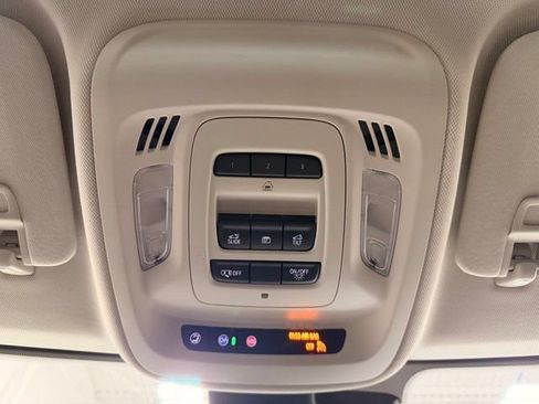 Used 2023 Buick Envision Avenir AWD/4WD image 41