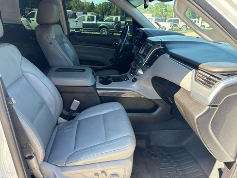 Used 2019 Chevrolet Suburban LT RWD image 19