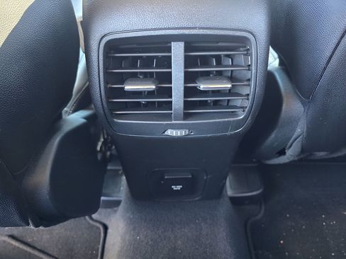 Used 2020 Ford Escape Titanium image 29