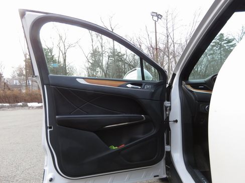 Used 2017 Lincoln MKC Reserve w/ Lincoln MKC Climate Package image 9