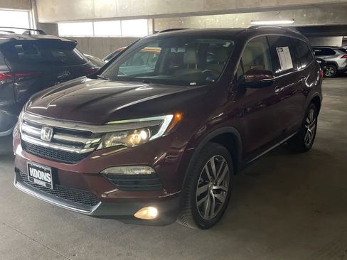 Used 2017 Honda Pilot Touring image 1