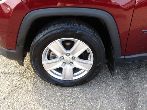 Used 2022 Jeep Compass Latitude image 8