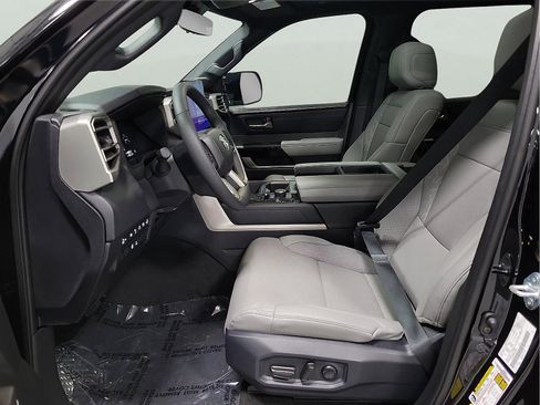 Used 2025 Toyota Tundra Limited image 11