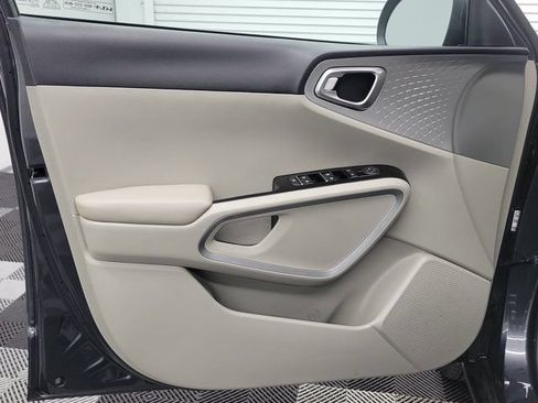 Certified 2023 Kia Soul LX FWD image 18
