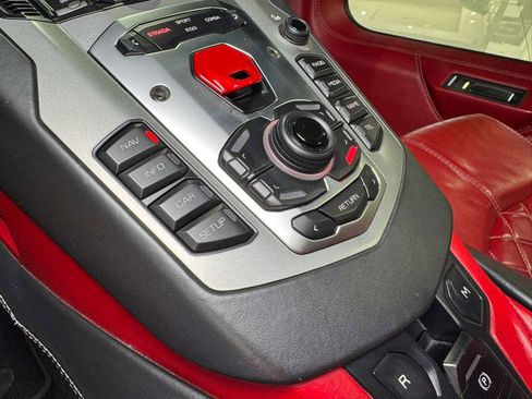 Used 2018 Lamborghini Aventador S image 39