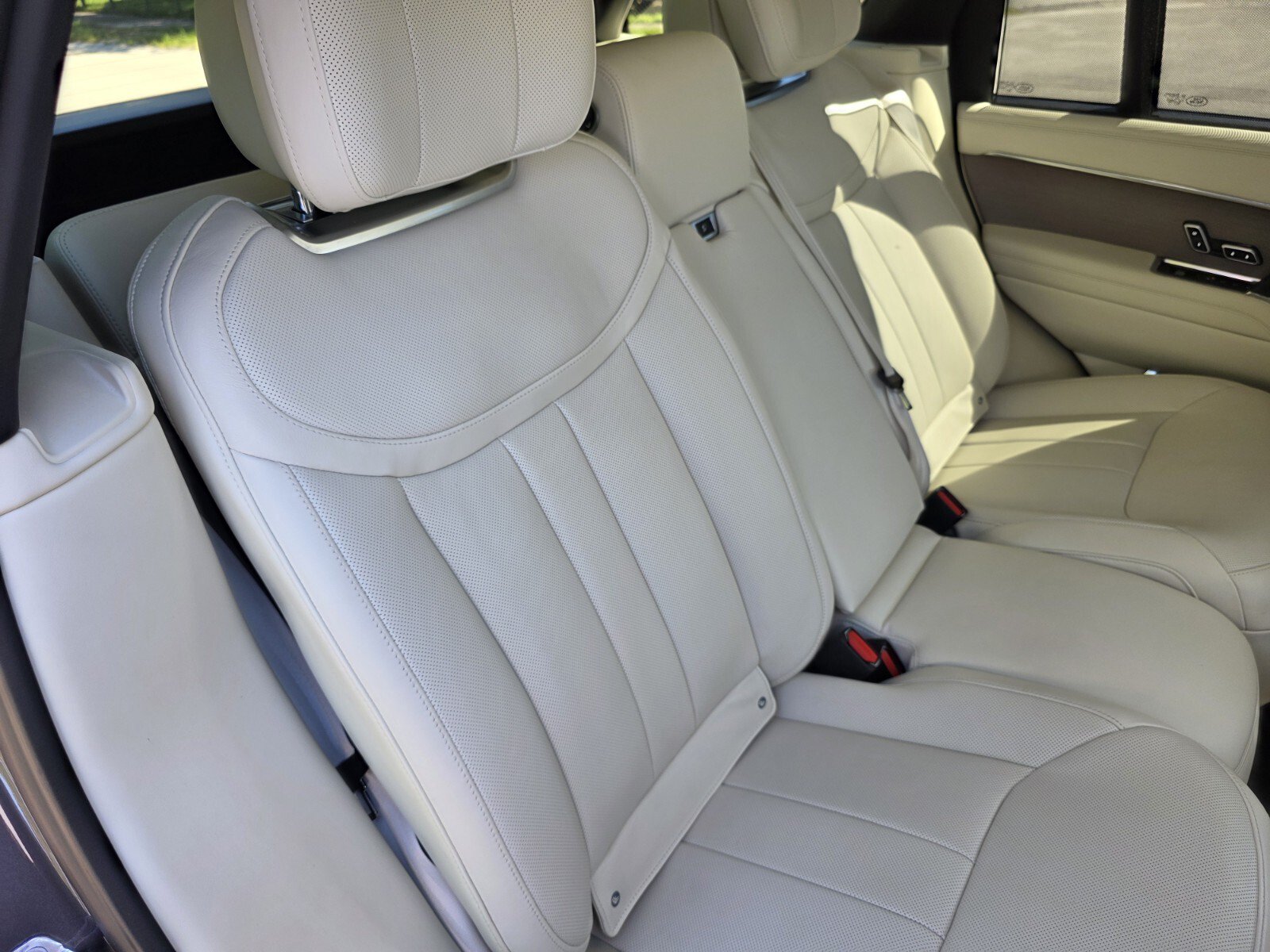 Certified 2023 Land Rover Range Rover First Edition AWD/4WD image 24