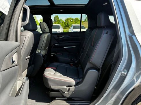 New 2026 Chevrolet Traverse RS w/ LPO, Floor Liner Package AWD/4WD image 39