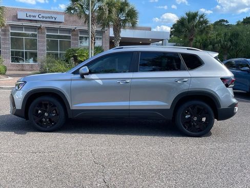New 2026 Volkswagen Taos SE FWD image 23