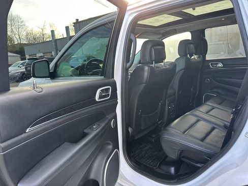 Used 2018 Jeep Grand Cherokee Summit w/ Platinum Series Group image 16