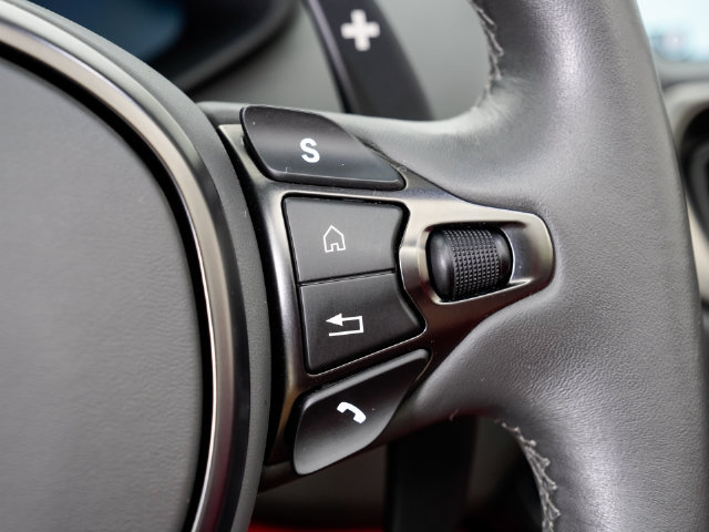 Used 2022 Aston Martin V8 Vantage Roadster RWD image 16