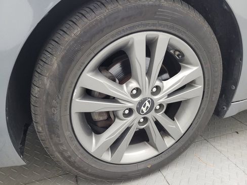 Used 2017 Hyundai Elantra SE FWD image 31