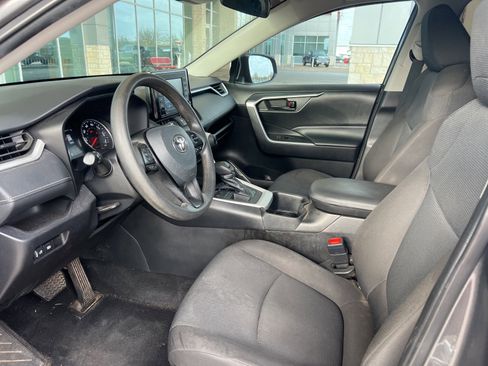 Used 2022 Toyota RAV4 LE image 12