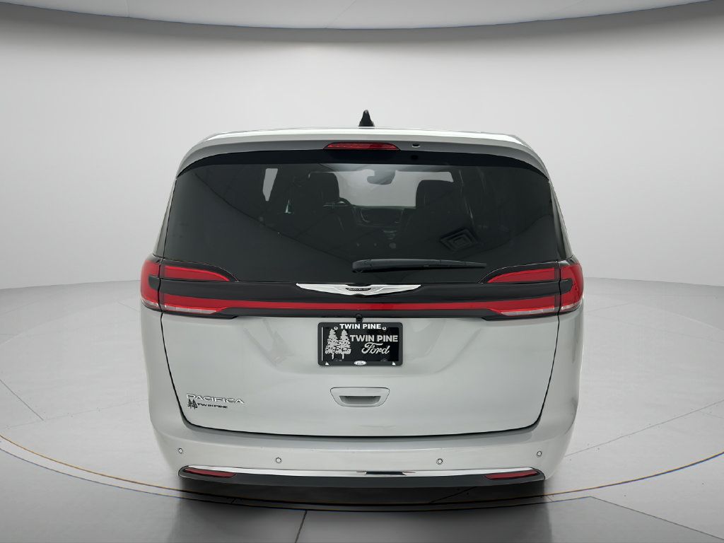 Used 2026 Chrysler Pacifica Select FWD image 6