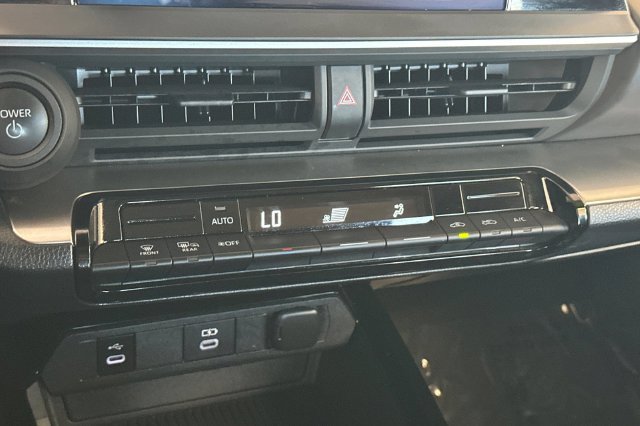 Certified 2025 Toyota Prius LE FWD image 25