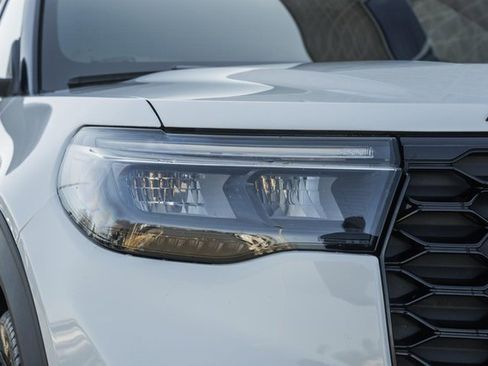 Used 2025 Ford Explorer ST-Line w/ ST-Line Street Pack image 14