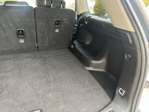 Used 2023 Jeep Grand Cherokee Limited w/ Luxury Tech Group II image 20