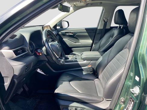 Used 2023 Toyota Highlander XLE w/ Protection Package #3 (TMS) FWD image 20