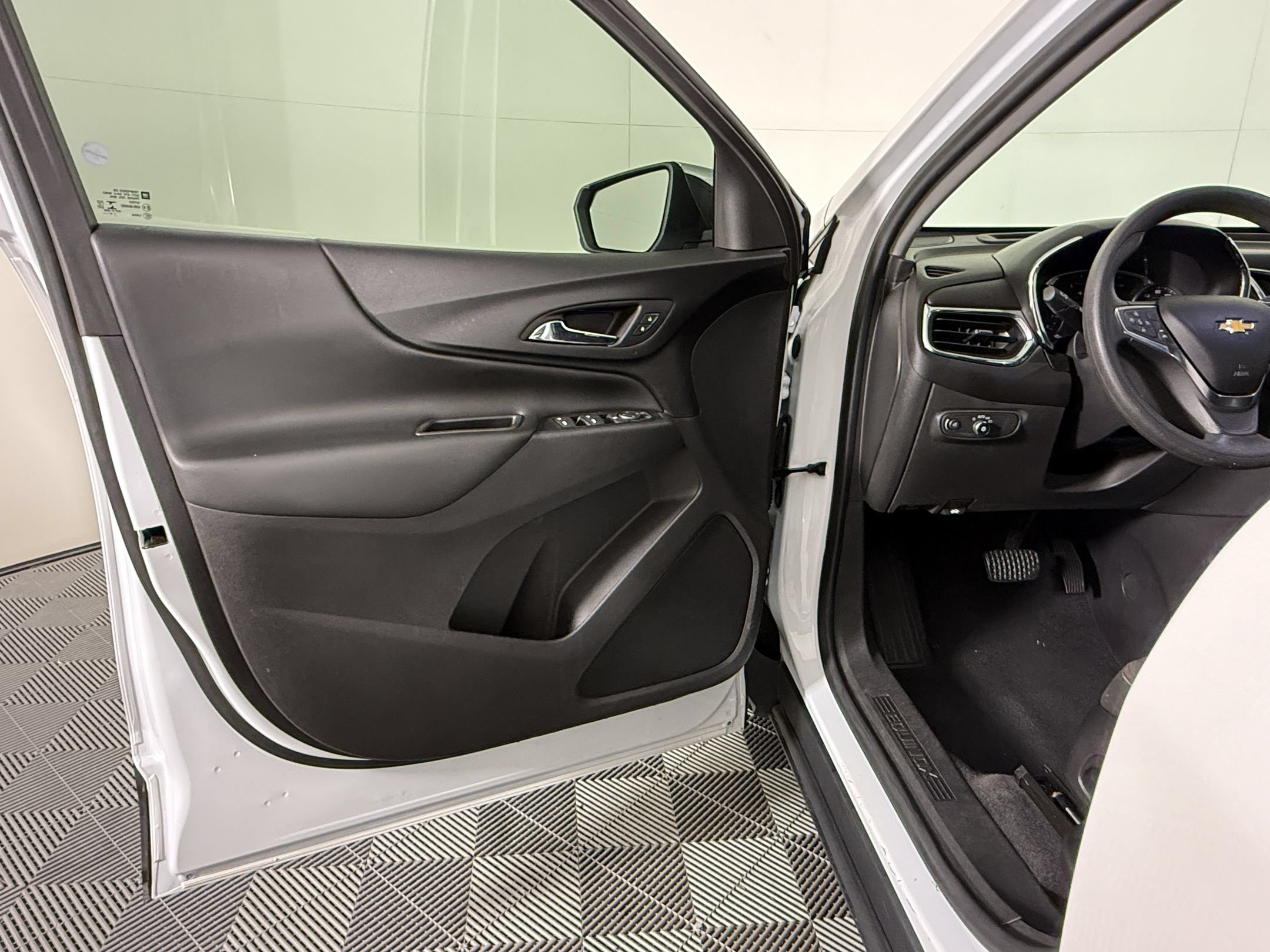 Used 2020 Chevrolet Equinox LT FWD image 5