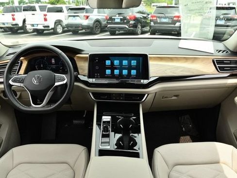 Certified 2026 Volkswagen Atlas SE w/ Panoramic Sunroof Package FWD image 7